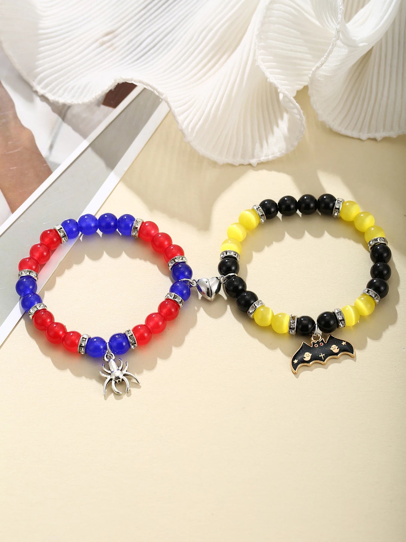 2 Pcs of Couples Fashion All-matching Yellow and Red Beaded Bracelets Pendant Elastic Retractable Heart Shape Magnetic Bracelets